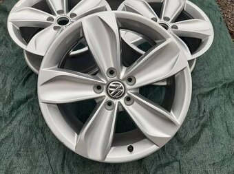 Alu kola Volkswagen Passat B8 B9 R17 ET40