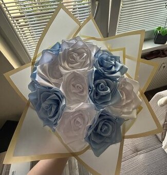 Kytica ruží zo stuhy