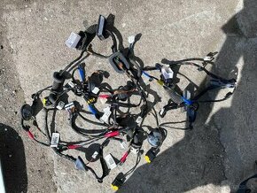 Hyundai i30 hrdlo, dvierka nádrže, kabeláž, zadný stierač