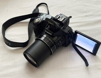 Superzoom Panasonic Lumix FZ200 + príslušenstvo