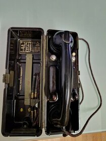 Starý vojenský poľný telefon