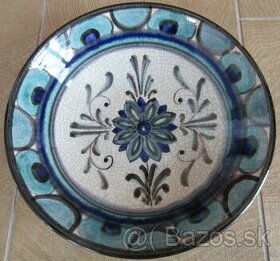 starý keramický hlboký dekoračný tanier