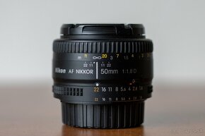 Objektivy Nikon Nikkor AF + Canon