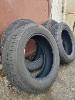 215/60 R17