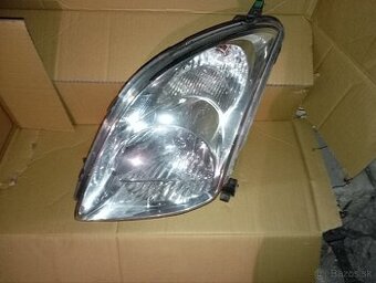 Suzuki Swift predné svetlo