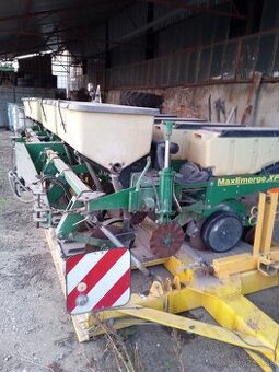Sejačka John deere 8 r.