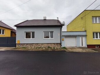 Rodinný dom s garážou, prístavba pri parku