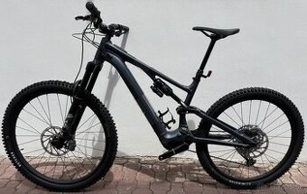Ľahký elektro bicykel Turbo Levo Comp Alloy SL S4 2025