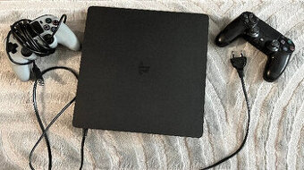 Playstation 4 500 GB + 2 ovládače