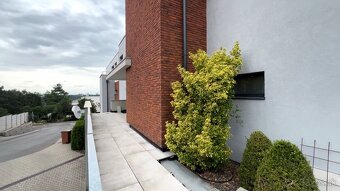 EXKLUZÍVNY 4iz veľkometrážny byt , 2 x terasa 2x parking na