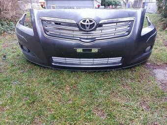 Predný naraznik a kolesa elektrony