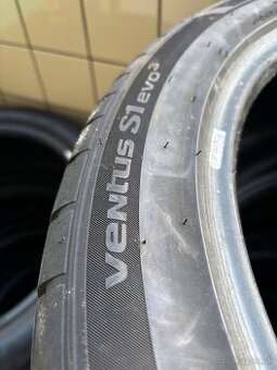 Pneu 245/45 R19