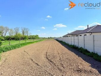 Na predaj slnečný stavebný pozemok – Malé Zálužie, 1356 m²