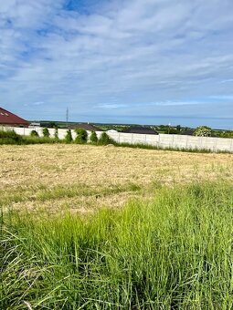 Investujte do pôdy: rožný pozemok 1147 m² , Párovské Háje
