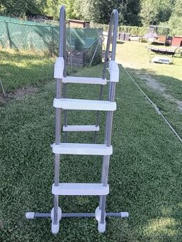 Rebrík na výšku bazéna 107cm