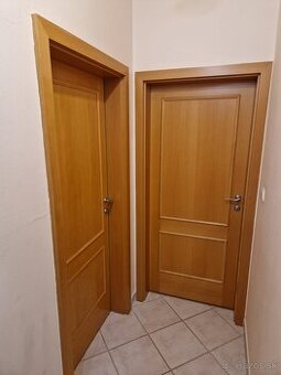 Bukové dvere so zárubňou vo výbornom stave