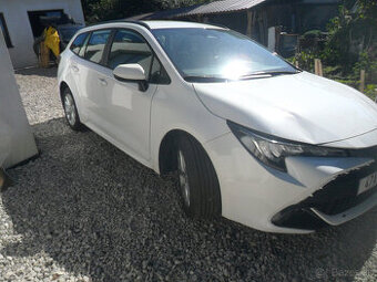 Predam Toyota Corolla Kombi Hybrid 2025 HAVAROVANA.