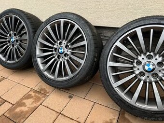 Elektrony BMW s pneu