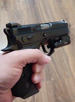 Pištoľ CZ 75 P-01 Ω