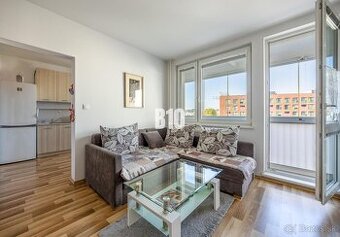 Svetlý 2-izbový byt s dvoma loggiami a výhľadom na Bratislav