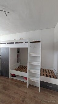 Dvojposchodová posteľ
