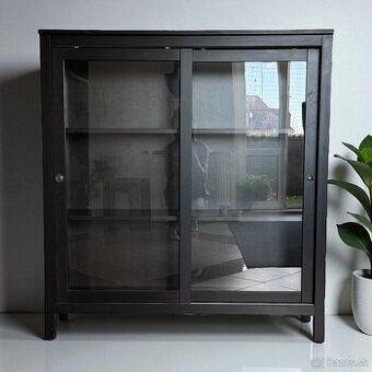 Ikea Hemnes vitrína