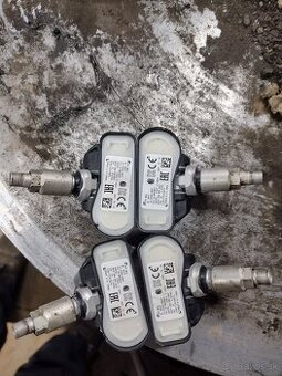 Snímače tlaku v pneumatikách Mercedes