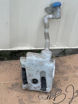 Škoda SuperB 2 Combi facelift nádobka ostrekovačov