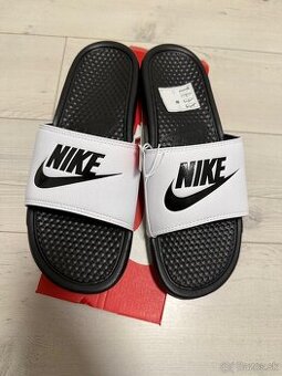 NIKE ŠĽAPKY VEĽKOSŤ 45