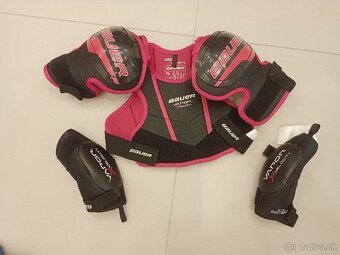 Hokejová vesta ,Chrániče holení, Dres