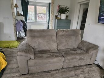 Polohovateľná pohovka