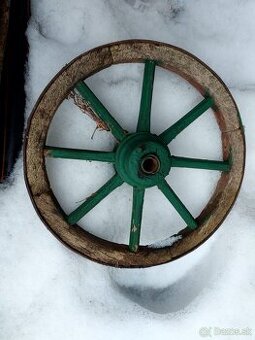 Drevene koleso z voza koliesko ozdoba gazdovsky dvor