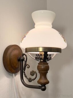 Nastena malovana lampa