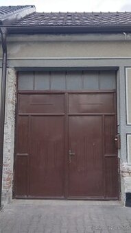 Predám železnú dvojkrídlovú bránu.