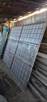 Garážová brana , konštrukcia zelezna a obal je hlinik