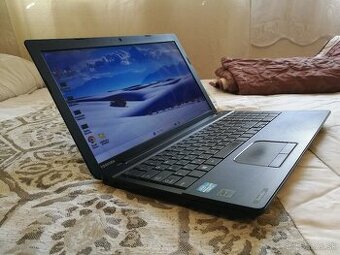 Toshiba. i3. 15,6" HD. RAM 8 GB. SSD 240 GB.
