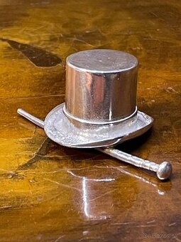 Stare dekoračné striebro -cilinder a špacirka