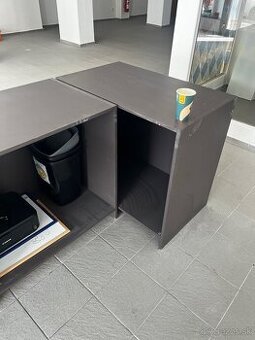 Darujem skoro nové pulty do predajne