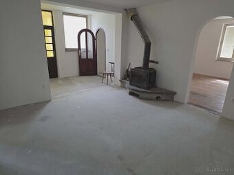 Ponúkame na predaj rod.dom v Kolárove