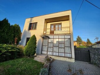 REZERVOVANÉ.rodinný dom s rovnou strechou, Bojná.