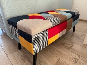 Moderna taburetka s úložním priestorom