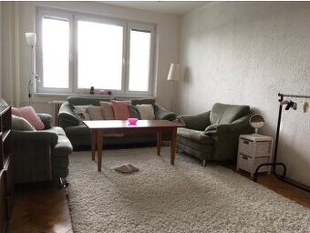 Prenajom jednej izby vo veľkom 3 izbovom byte v centre 72m2