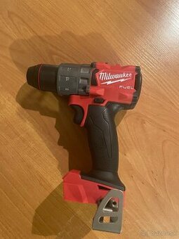 MILWAUKEE M18 FUEL AKU VŔTAČKA S PRÍKLEPOM