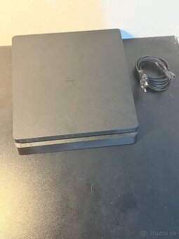 Predám Hernú konzolu PS4 Slim 500GB Minimálne známky