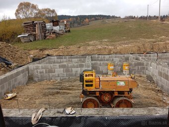Prenajom techniky /vykopove prace