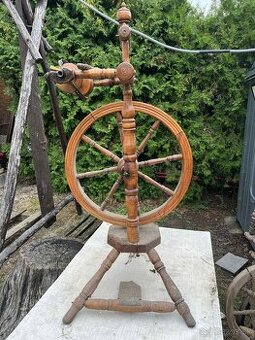 Predám  starodávne kolovraty a hlinenú nádobu