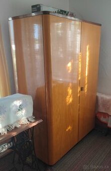 Retro skriňa z masívu 1