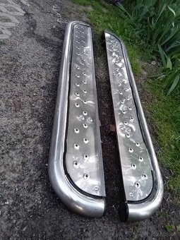 Nerezové našlapy na offroad