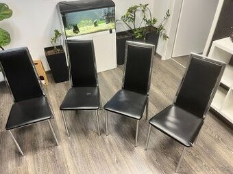 Predám sadu 4 jedálenských stoličiek