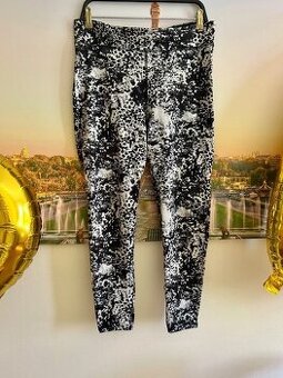 ČIERNO-BIELE LEGÍNY zn.REEBOK č.XL